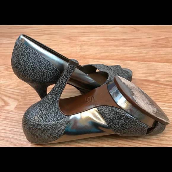 BCBG Max Azria Taupe Metallic platform Heels 7B - Picture 6 of 8